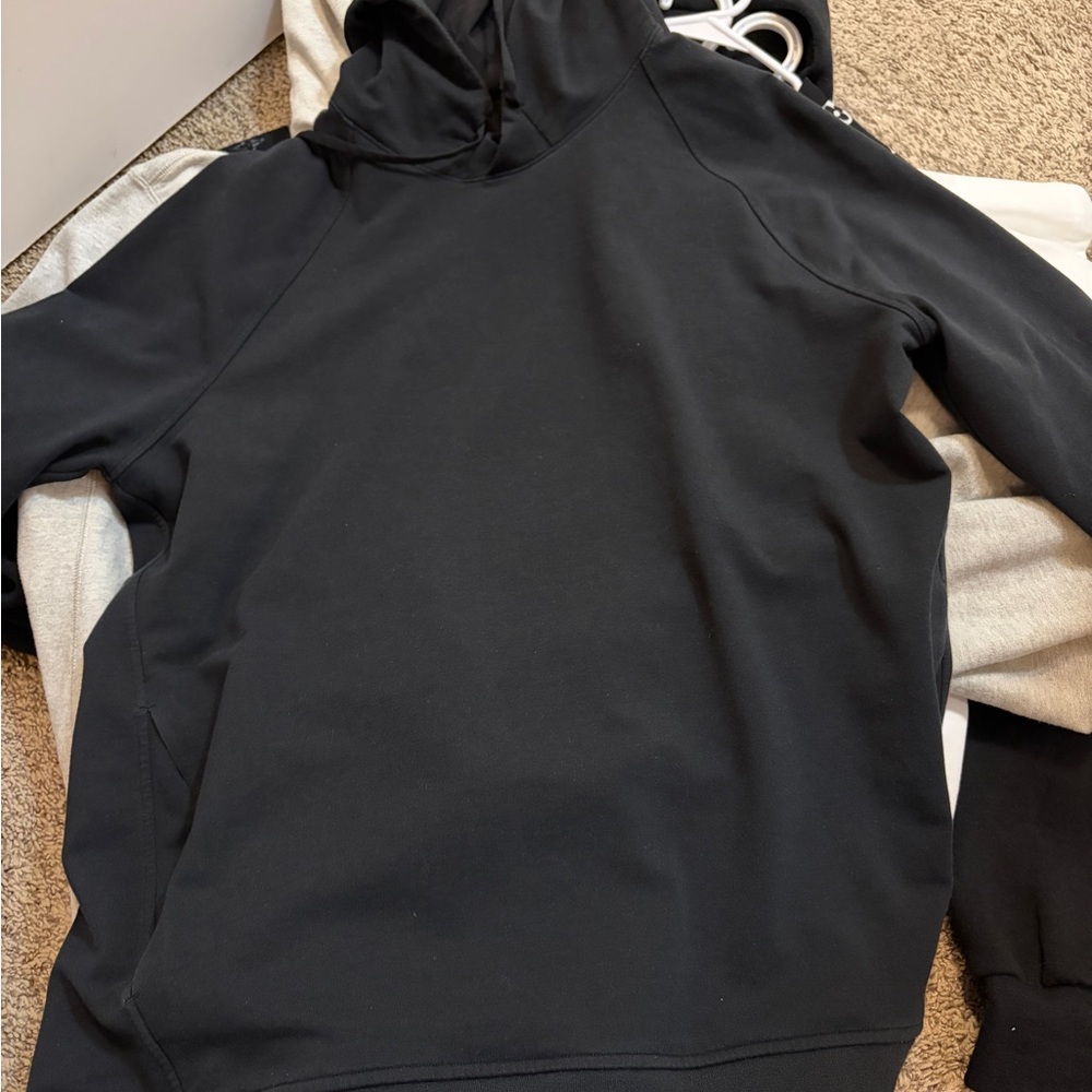 Lululemon Men's Black Hooded Pullover Sweatshirt
